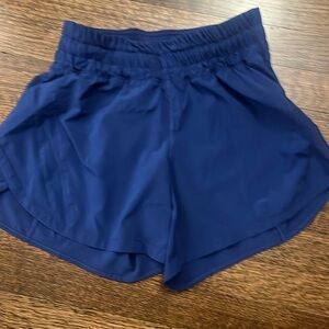 Lululemon size six track that shorts